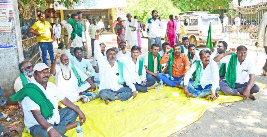 ರೈತ ಭವನದ ಆವರಣದಲ್ಲಿ ನೋಂದಣಿ ಮಾಡಿಸಿರುವ ನಿವೇಶನ ರದ್ಧತಿಗೆ ಆಗ್ರಹ