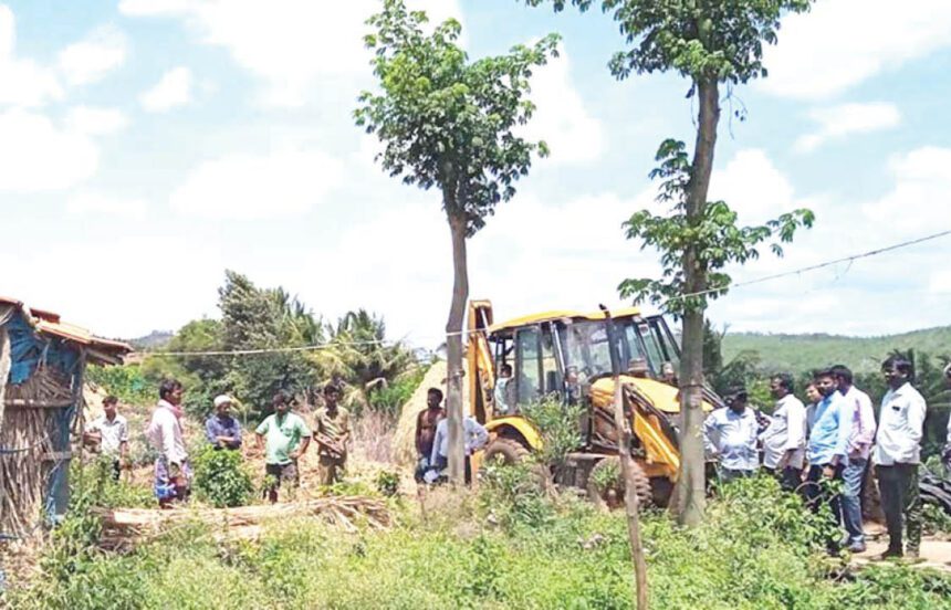 ಜಿ.ಟಿ ಕಟ್ಟೆ ಗೋಮಾಳ ಅತಿಕ್ರಮಣ ತೆರವು