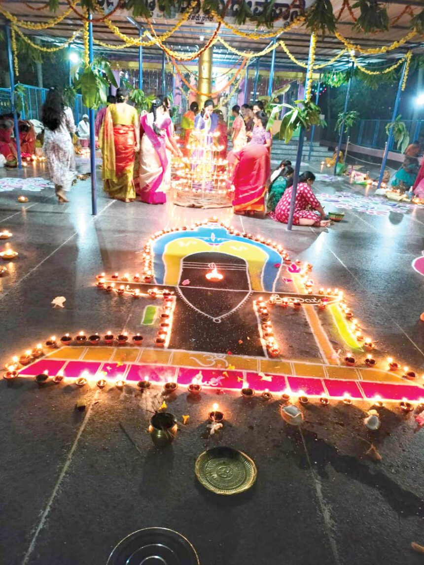 ನೆಹರೂ ಕ್ಯಾಂಪ್‌ನಲ್ಲಿ ಲಕ್ಷ ದೀಪೋತ್ಸವ