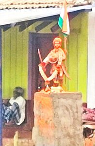 ಭಾನುವಳ್ಳಿ : ರಾತ್ರೋರಾತ್ರಿ ರಾಯಣ್ಣನ ಪ್ರತಿಮೆ ಪ್ರತಿಷ್ಠಾಪನೆ : ಹೆದ್ದಾರಿ ತಡೆದು ಪ್ರತಿಭಟನೆ - Janathavani