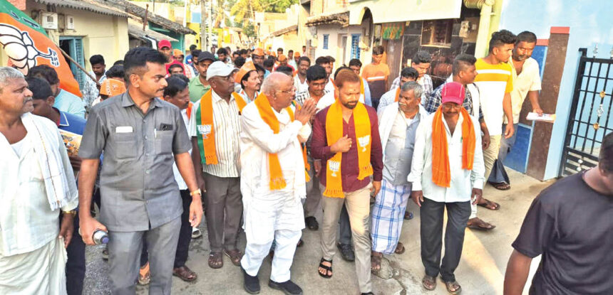 ಬೂದಿಹಾಳ್‌ನಲ್ಲಿ ಬಿಜೆಪಿ ಅಭ್ಯರ್ಥಿಗಳ ಮತಯಾಚನೆ