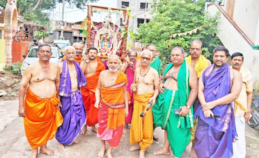 ಗುರುಗಳ ಪಾಲಿಕೆ ಗ್ರಾಮ ಪ್ರದಕ್ಷಿಣೆ, ಗುರುಗಳ ಆರಾಧನೆ