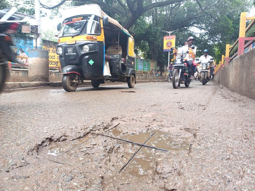 ಪಾಲಿಕೆ ಎದುರೇ ಸಮಸ್ಯೆ ಜೀವಂತ !