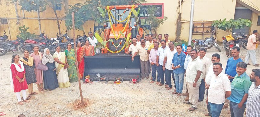 ಹರಿಹರದಲ್ಲಿ ಜೆಸಿಬಿ ವಾಹನಕ್ಕೆ ಚಾಲನೆ