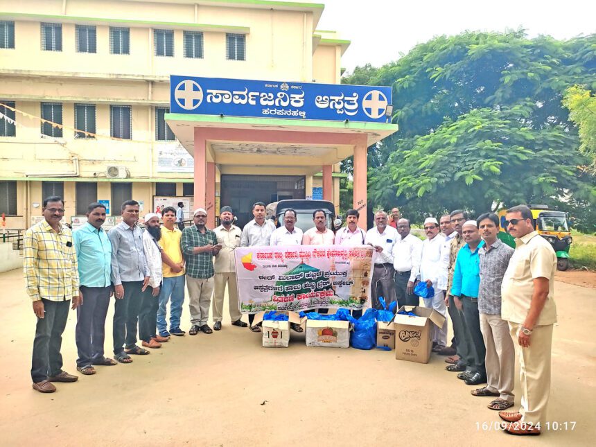 ಮುಸ್ಲಿಂ ನೌಕರರ ಸಂಘದಿಂದ  ರೋಗಿಗಳಿಗೆ ಹಣ್ಣು-ಹಾಲು ವಿತರಣೆ