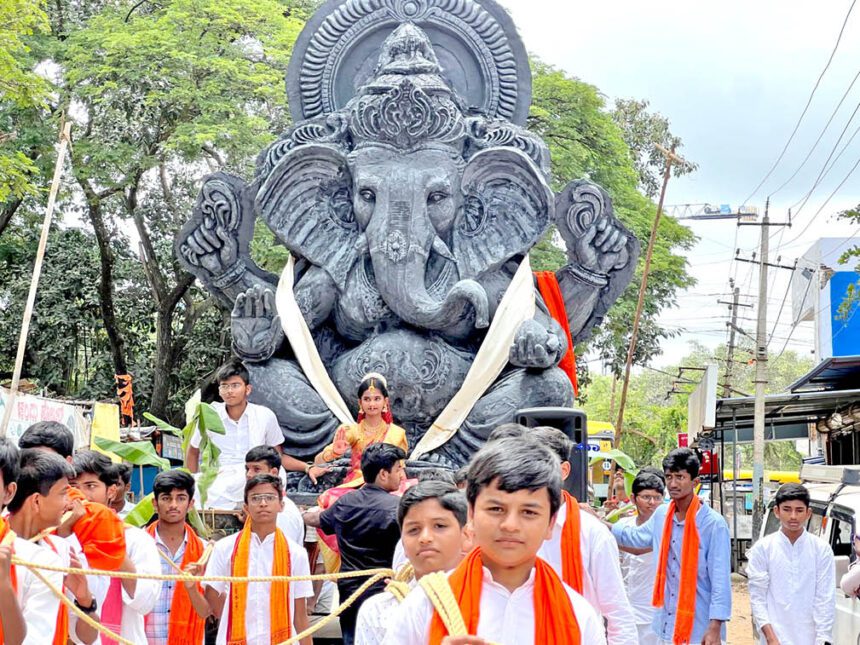 ಸಿದ್ಧಗಂಗಾ ವಿದ್ಯಾಸಂಸ್ಥೆಯಲ್ಲಿ ಪೇಪರ್ ಗಣೇಶ