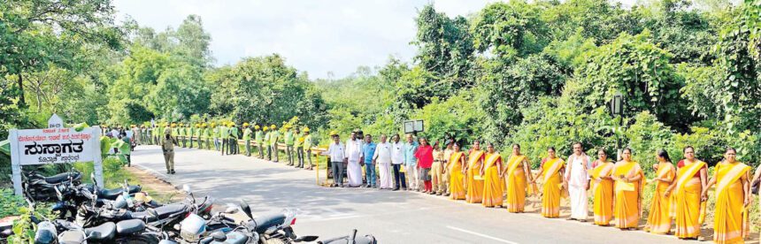 ಮಲೇಬೆನ್ನೂರಿನಲ್ಲಿ ಗಮನ ಸೆಳೆದ ಬೃಹತ್‌ ಮಾನವ ಸರಪಳಿ