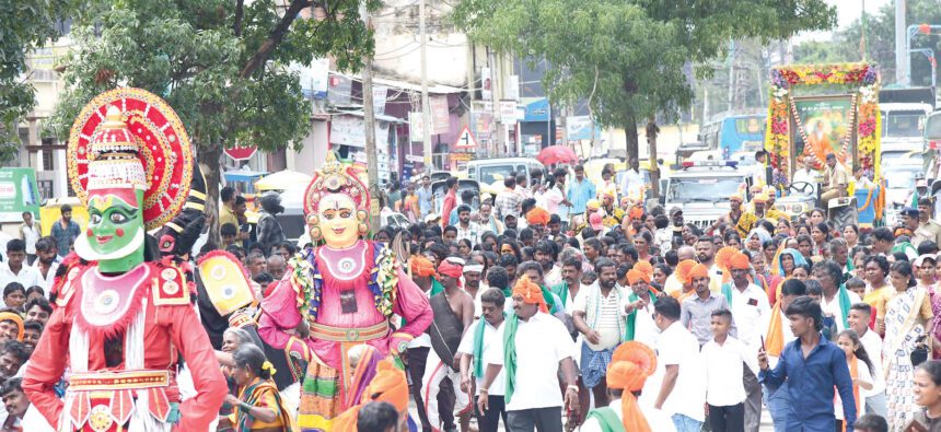 ವಾಲ್ಮೀಕಿ ಮುನಿಗಳ ಸ್ತಬ್ದ ಚಿತ್ರದ ಮೆರವಣಿಗೆ