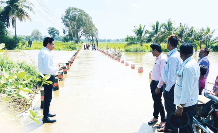 ಭಾರೀ ಮಳೆಗೆ ಸಂಪರ್ಕ ಸೇತುವೆ ಜಲಾವೃತ