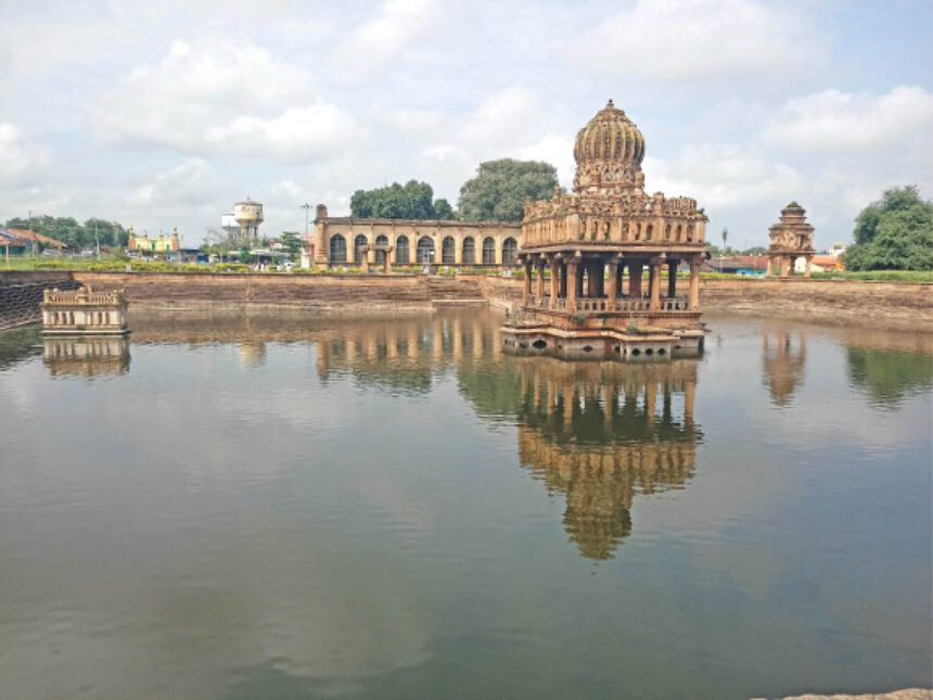 ಮೈದುಂಬಿಕೊಂಡ ಪುಷ್ಕರಣಿ …