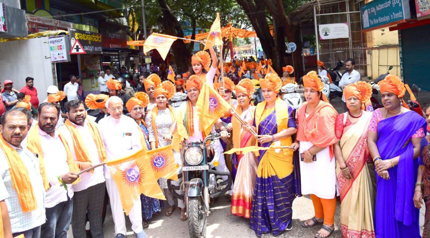 ಗಮನ ಸೆಳೆದ ಮಹಿಳೆಯರ ಬೈಕ್ ರ‍್ಯಾಲಿ