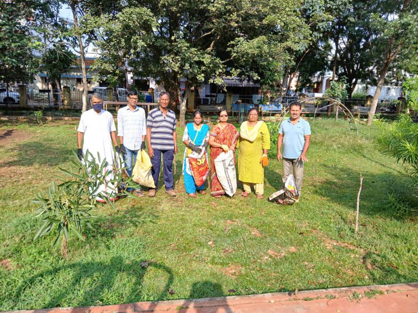 ಆಂಜನೇಯ ಬಡಾವಣೆಯ ಬಸವೇಶ್ವರ ಉದ್ಯಾನವನದಲ್ಲಿ ಸ್ವಚ್ಛತಾ ಕಾರ್ಯಕ್ರಮ