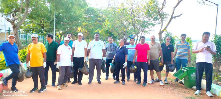 ಗಾಂಧೀಜಿ ಜಯಂತಿ : ಕುಂದುವಾಡ ಕೆರೆಯಲ್ಲಿ ಸ್ವಚ್ಛತಾ ಕಾರ್ಯ