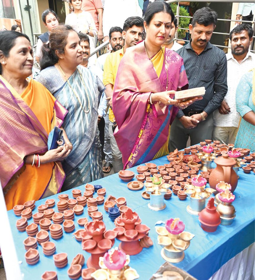 ಜನರ ಗಮನ ಸೆಳೆದ ಸ್ವಸಹಾಯ ಸಂಘದ ಉತ್ಪನ್ನಗಳು