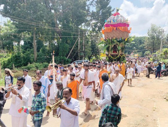 ಕೊಮಾರನಹಳ್ಳಿಯಲ್ಲಿ  ಸಂಭ್ರಮದ ರಥೋತ್ಸವ