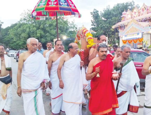 ನಗರದ ಶ್ರೀ ಶಾರದಾಂಬ ದೇವಿ ಪಲ್ಲಕ್ಕಿ