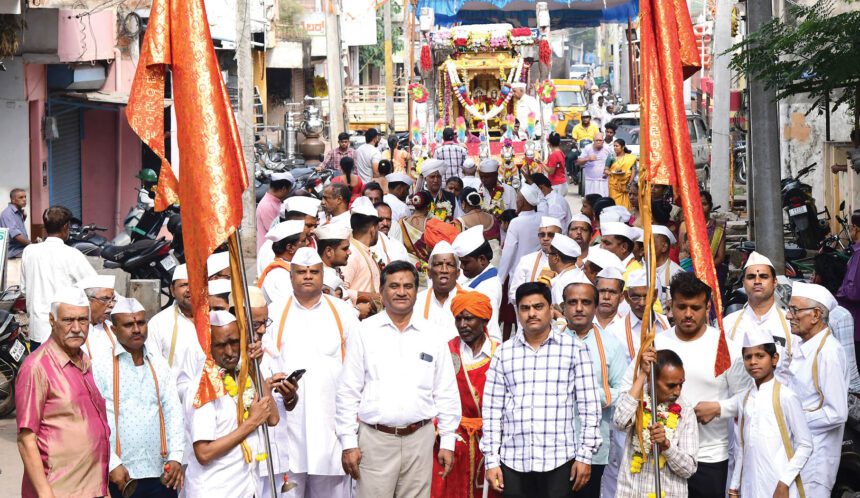 ನಗರದಲ್ಲಿ ವಿಜೃಂಭಣೆಯ ಶ್ರೀ ವಿಠ್ಠಲ ರುಖುಮಾಯಿ ದೇವತಾ ರಥೋತ್ಸವ