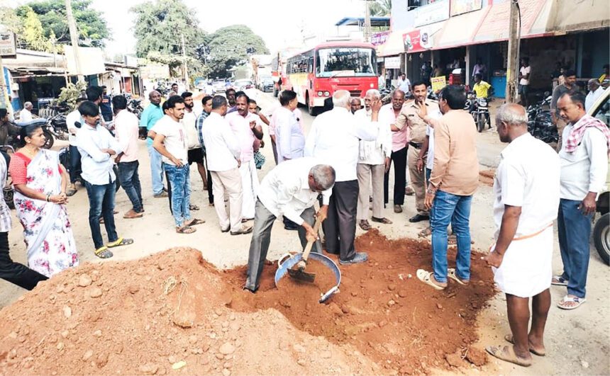 ಹೆದ್ದಾರಿ ಗುಂಡಿ ಮುಚ್ಚಿದ ಲಯನ್ಸ್‌ ಸಂಸ್ಥೆ : ವಿರೋಧ – ಮೆಚ್ಚುಗೆ