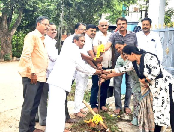 ಪಾಲಿಕೆಯಿಂದ ಸರಸ್ವತಿ ನಗರದಲ್ಲಿ  ಅಭಿವೃದ್ಧಿ ಕಾಮಗಾರಿಗಳಿಗೆ ಗುದ್ದಲಿ ಪೂಜೆ