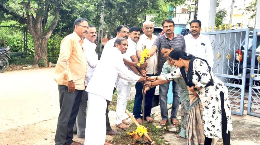 ಪಾಲಿಕೆಯಿಂದ ಸರಸ್ವತಿ ನಗರದಲ್ಲಿ  ಅಭಿವೃದ್ಧಿ ಕಾಮಗಾರಿಗಳಿಗೆ ಗುದ್ದಲಿ ಪೂಜೆ