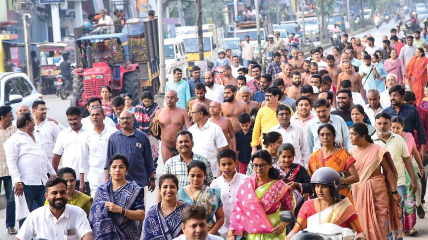 ನಗರದಲ್ಲಿ ಜೈನ ದಿಗಂಬರ ಮುನಿಗಳಿಗೆ ಭಕ್ತಿಯ ಸ್ವಾಗತ