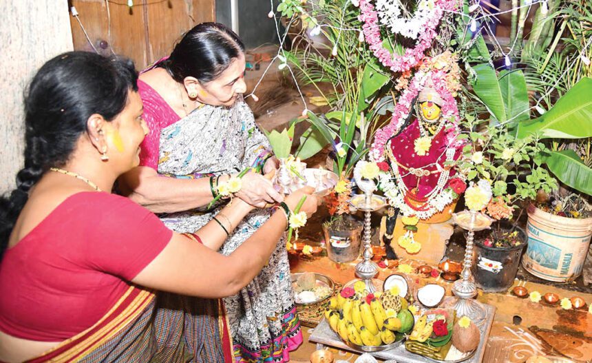 ತುಳಸಿ ಹಬ್ಬಕ್ಕೆ ಸಾಧಾರಣ ವ್ಯಾಪಾರ