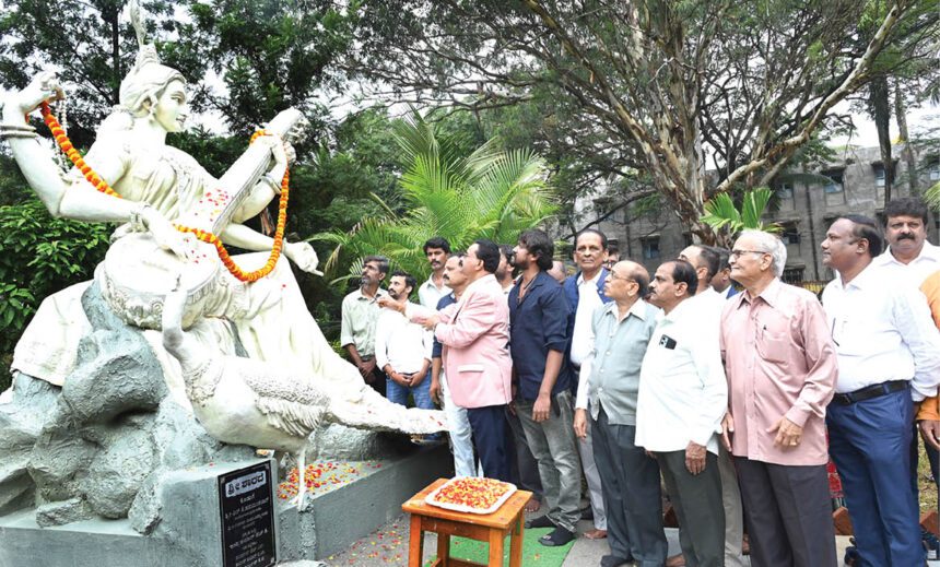 ಶಿಲ್ಪಕಲೆಗೆ ಉದ್ಯಮದ ರೂಪ ನೀಡುವ ಅಗತ್ಯವಿದೆ