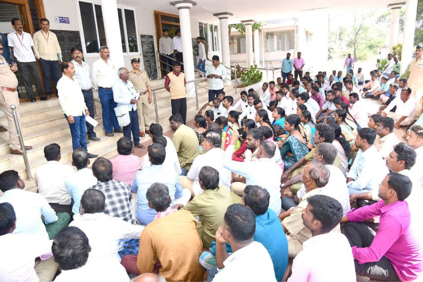 ಜಿಪಂ ಕಚೇರಿ ಮುಂದೆ ಗ್ರಾಪಂ ನೌಕರರ ಧರಣಿ