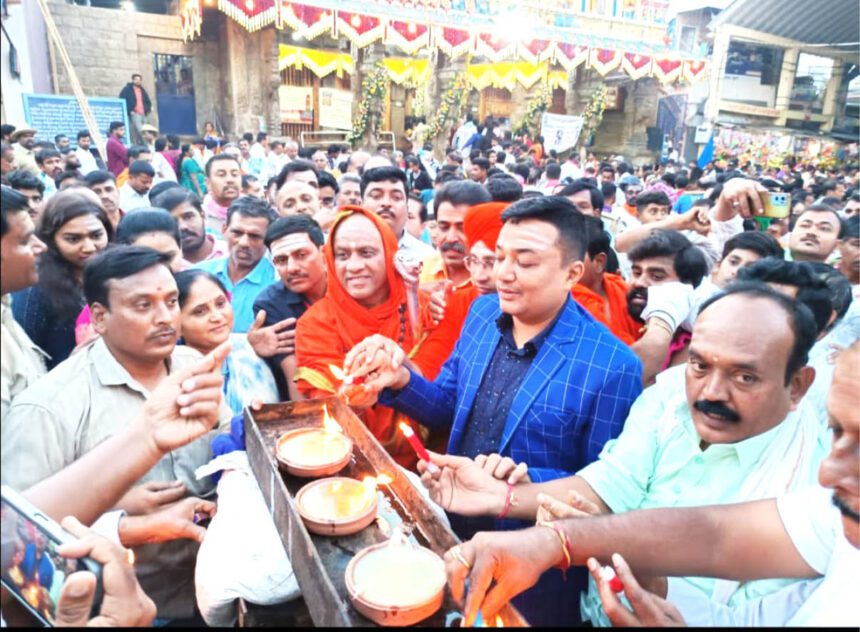 ಕೊಟ್ಟೂರಿನಲ್ಲಿ ಶ್ರೀ ಕೊಟ್ಟೂರೇಶ್ವರ ಕಾರ್ತಿಕೋತ್ಸವ