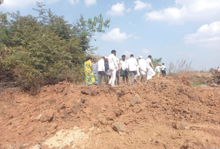 ದಲಿತರ ಸಮಾಧಿ ಬಗೆದ ಆರೋಪ ?