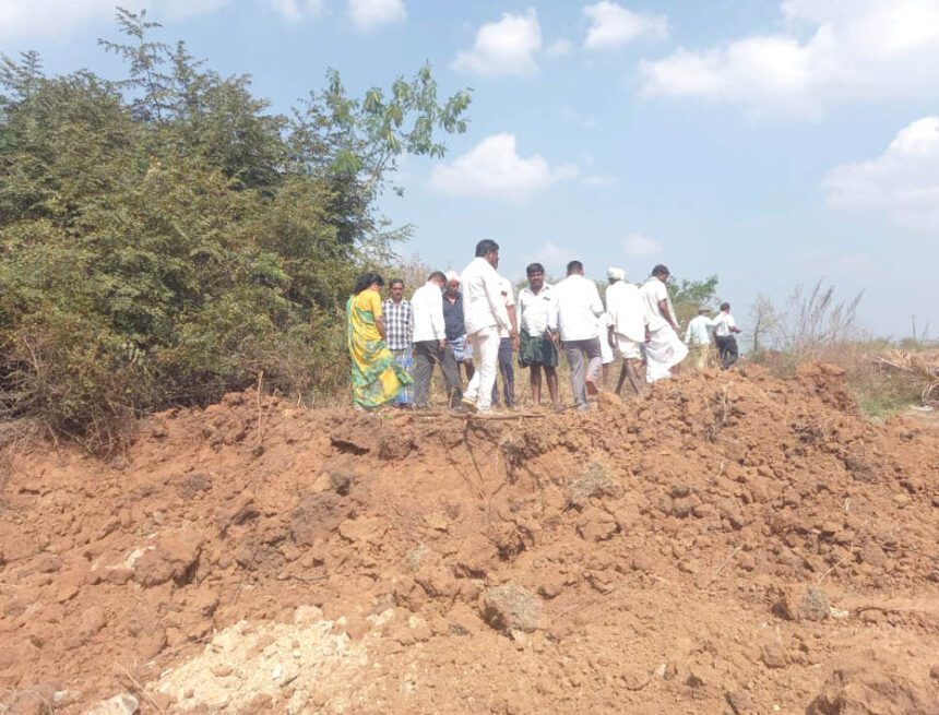 ದಲಿತರ ಸಮಾಧಿ ಬಗೆದ ಆರೋಪ ?