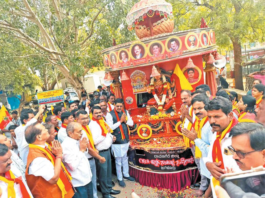 ಜಗಳೂರು: ಕನ್ನಡ ರಥಕ್ಕೆ ಶಾಸಕರಿಂದ ಚಾಲನೆ