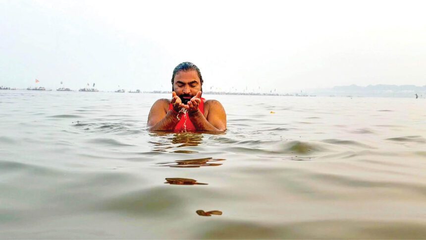 ತ್ರಿವೇಣಿ ಸಂಗಮದಲ್ಲಿ  ವಚನಾನಂದ ಶ್ರೀಗಳ ಶಾಹಿ ಸ್ನಾನ