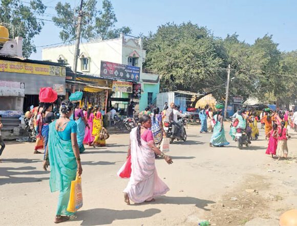 ಹುಣ್ಣಿಮೆ : ಉಚ್ಚಂಗಿದುರ್ಗಕ್ಕೆ ಹರಿದು ಬಂದ ಜನಸಾಗರ