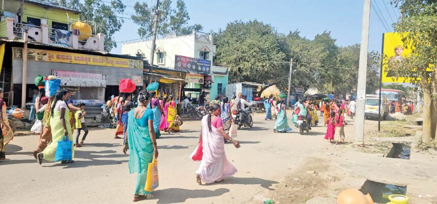 ಹುಣ್ಣಿಮೆ : ಉಚ್ಚಂಗಿದುರ್ಗಕ್ಕೆ ಹರಿದು ಬಂದ ಜನಸಾಗರ