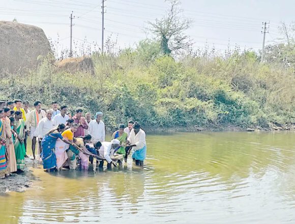 ಹೊಸಪಾಳ್ಯ ಕೆರೆಗೆ ಬಾಗಿನ ಅರ್ಪಣೆ