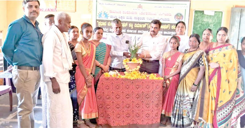 ಹಳೇಬಾತಿಯಲ್ಲಿ ಸಾಮಾಜಿಕ ಪರಿಶೋಧನೆಯ ಶಾಲಾ ಪೋಷಕರ ಸಭೆ