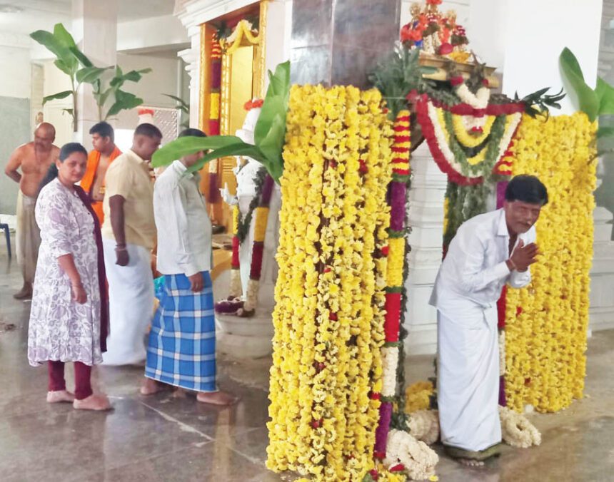 ಮಾಯಕೊಂಡದ ಲಕ್ಷ್ಮಿವೆಂಕಟೇಶ್ವರ ಸ್ವಾಮಿ ದೇವಾಲಯದಲ್ಲಿ ವೈಕುಂಠ ಏಕಾದಶಿ ಪೂಜೆ