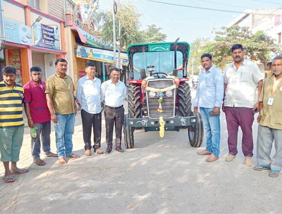 ಪಾಲಿಕೆಯಿಂದ ಹೊಸ ಟ್ರ್ಯಾಕ್ಟರ್ ವಿತರಣೆ