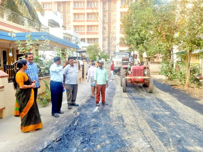 ಪಾಲಿಕೆ ವ್ಯಾಪ್ತಿಯ ದುರಸ್ತಿ ಕಾಮಗಾರಿ ಪರಿಶೀಲಿಸಿದ ಸವಿತಾ ಹುಲ್ಮನಿ ಗಣೇಶ್‌