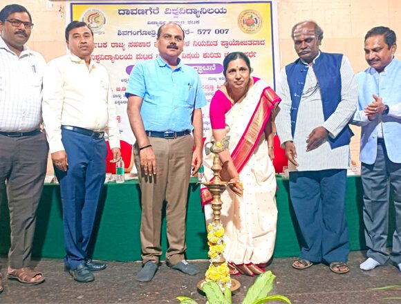 ವಿದ್ಯಾರ್ಥಿಗಳು ಹಿಂಜರಿಕೆ ಮನೋಭಾವ ತೊರೆಯಲಿ