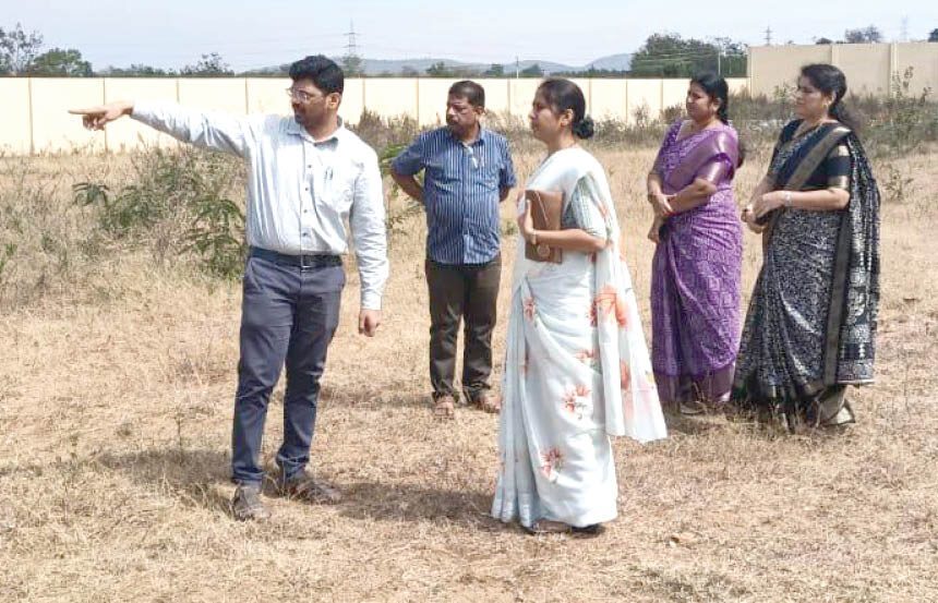 ಬಿಡಾಡಿ ಹಸುಗಳು ಸ್ಥಳಾಂತರ, ಹಂದಿಗಳ ಸಾಕಾಣಿಕೆಗೆ ವರಾಹ ಶಾಲೆ ನಿರ್ಮಾಣ