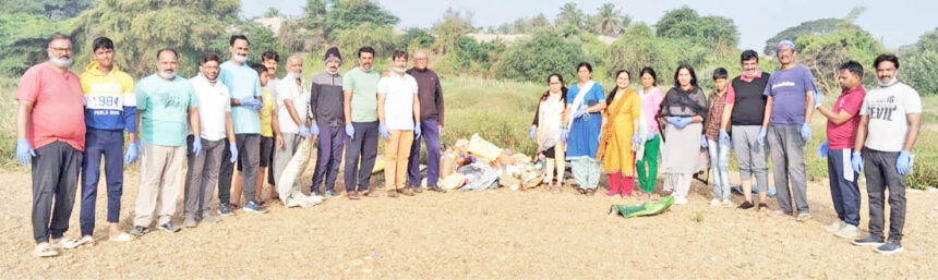 `ನಮ್ಮ ಊರು, ನಮ್ಮ ಹೊಣೆ’ ತಂಡದಿಂದ ಶ್ರಮದಾನ