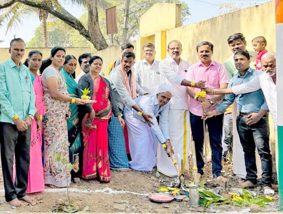 ಜಿಗಳಿ : ಸರ್ಕಾರಿ ಶಾಲೆಯಲ್ಲಿ ಹೈಟೆಕ್‌ ಶೌಚಾಲಯ ನಿರ್ಮಾಣಕ್ಕೆ ಗುದ್ಧಲಿ ಪೂಜೆ