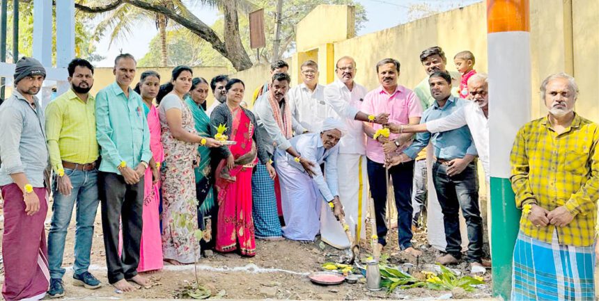 ಜಿಗಳಿ : ಸರ್ಕಾರಿ ಶಾಲೆಯಲ್ಲಿ ಹೈಟೆಕ್‌ ಶೌಚಾಲಯ ನಿರ್ಮಾಣಕ್ಕೆ ಗುದ್ಧಲಿ ಪೂಜೆ